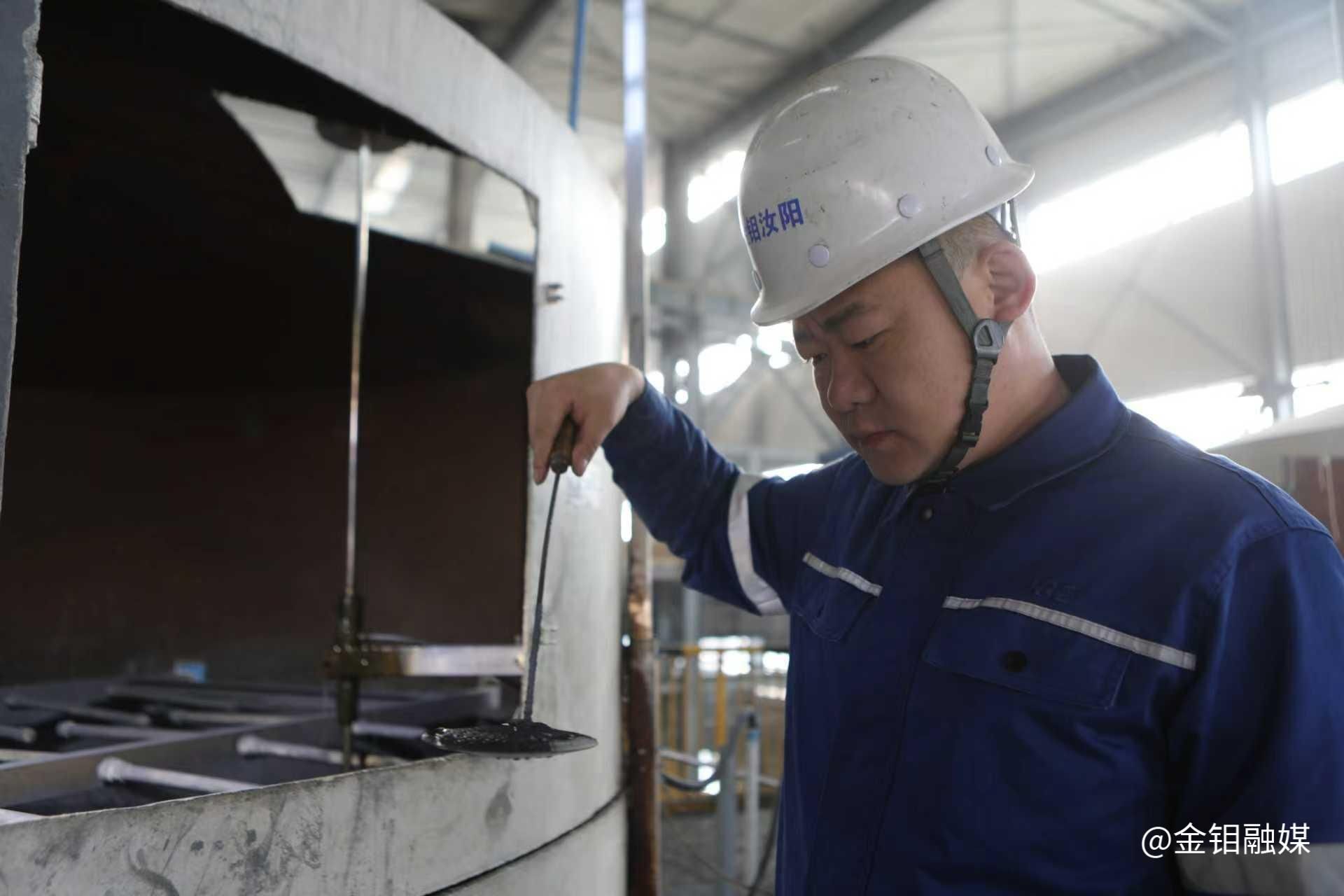 20251118-匠心筑梦 淬炼真金—记全国班组长综合管理技能竞赛一等奖获得者、浮选操作工李健雄 (2).jpg