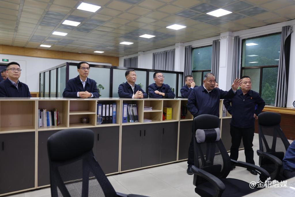 20251012-严平深入金堆矿区指导防汛工作强调:筑牢安全堤坝 守护民生温度 (8).JPG