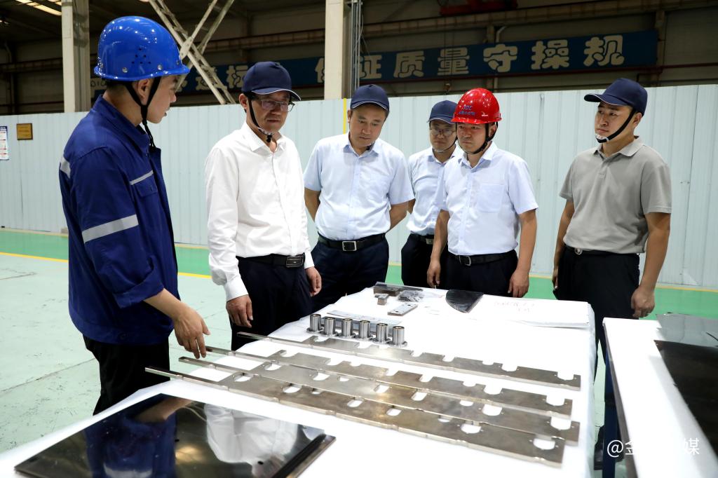 20250709-金钼集团副总经理脱志明深入金钼股份金属分公司一线 聚焦安全与发展1