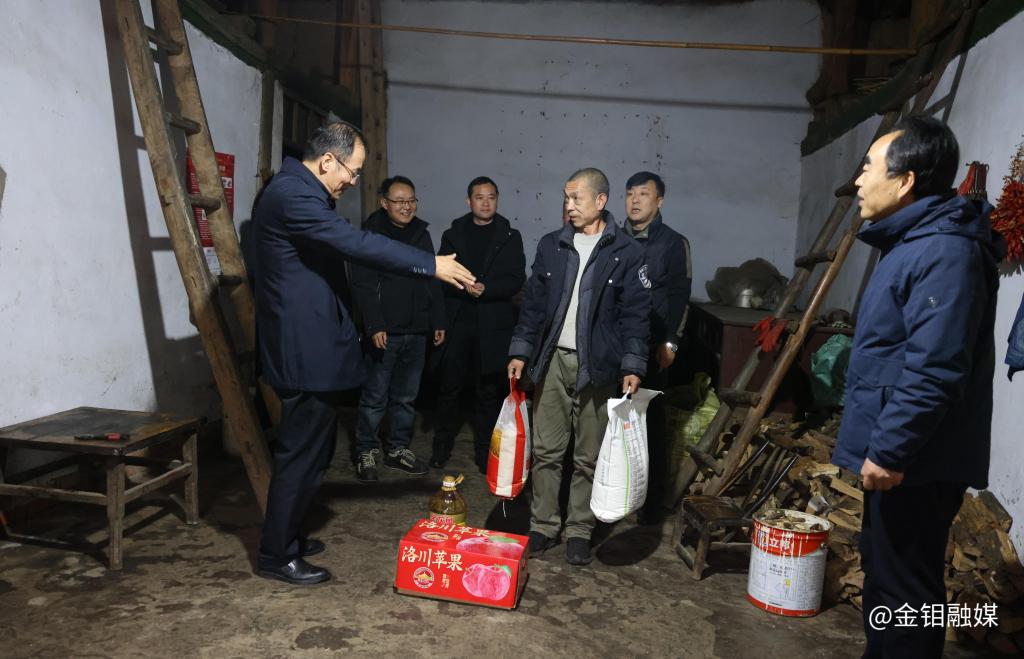 20250124-送暖入村巷,慰问显真情 (4).JPG