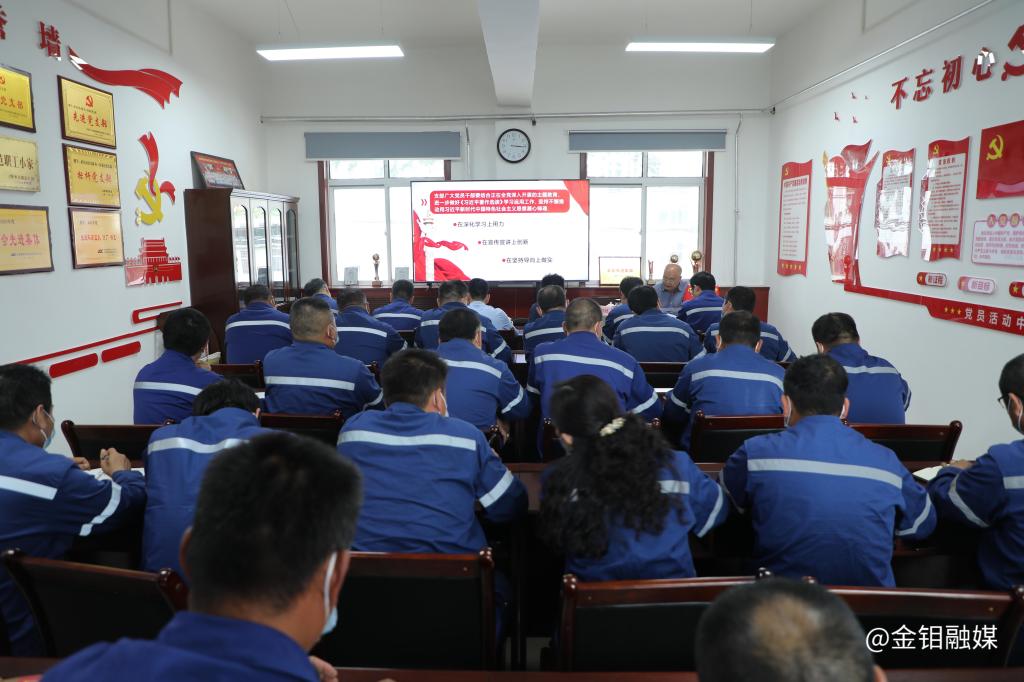 20230601-柳晓峰到矿山分公司宣讲《习近平著作选读》第一卷 第二卷 (2).JPG