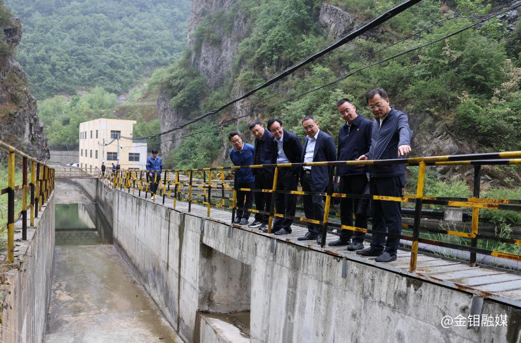 20250602-严平深入矿山一线调研 强调严守安全环保底线 推进精细化科学化管理(8).JPG