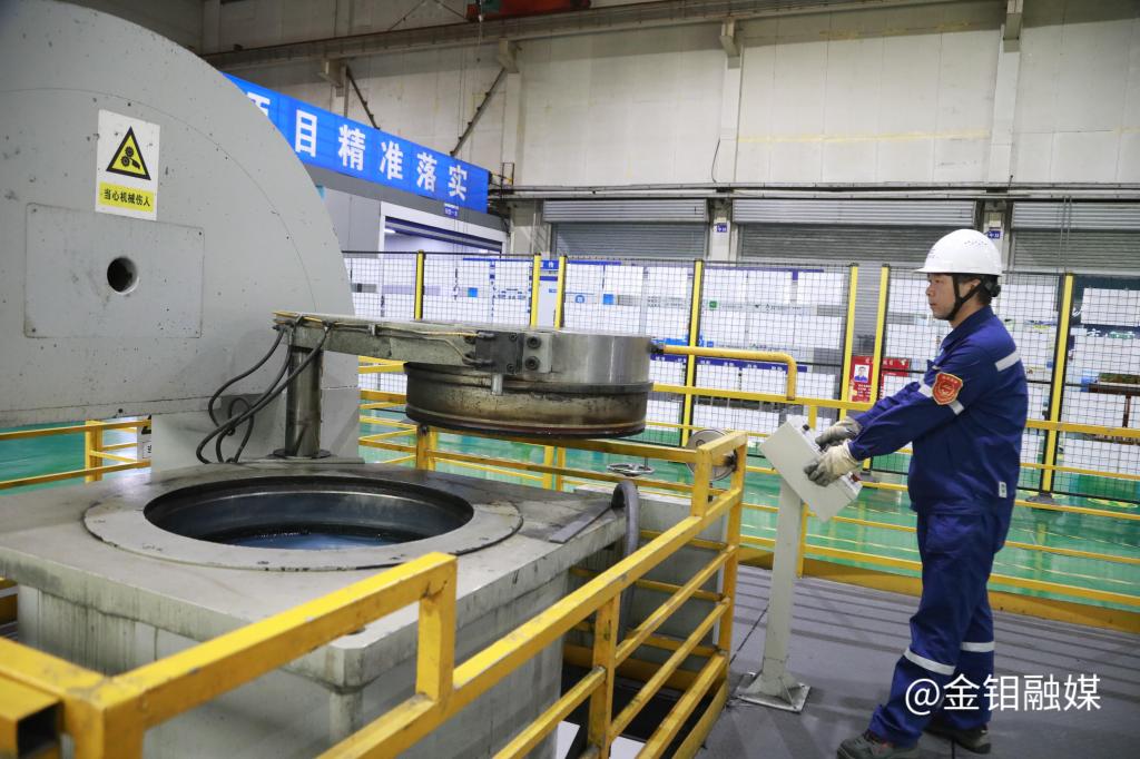 20250514-装粉 (2).jpg