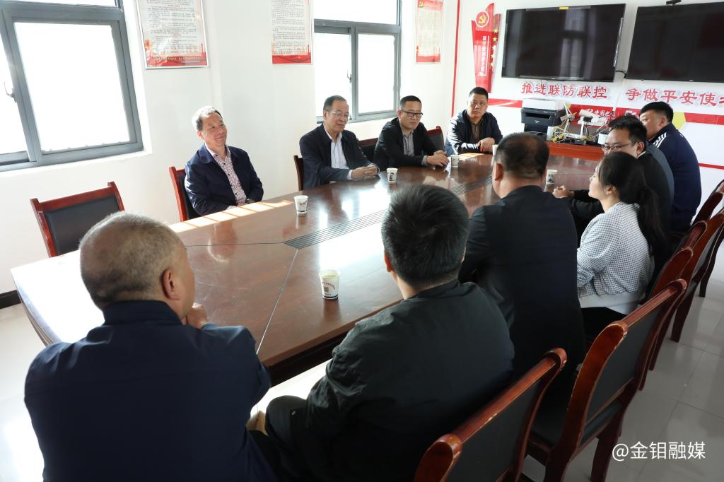 20241010-朱凌云深入东西坪村调研驻村帮扶工作并慰问困难群众 (2).JPG