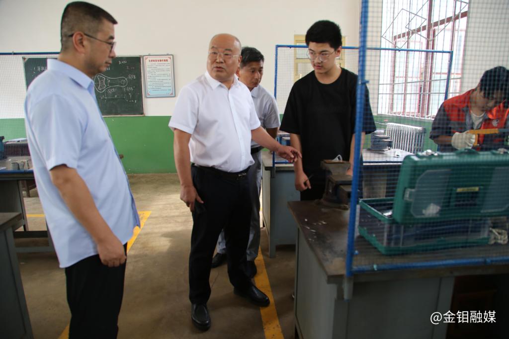 20230912-柳总视察技工学校-与实习学生交流 (4).JPG