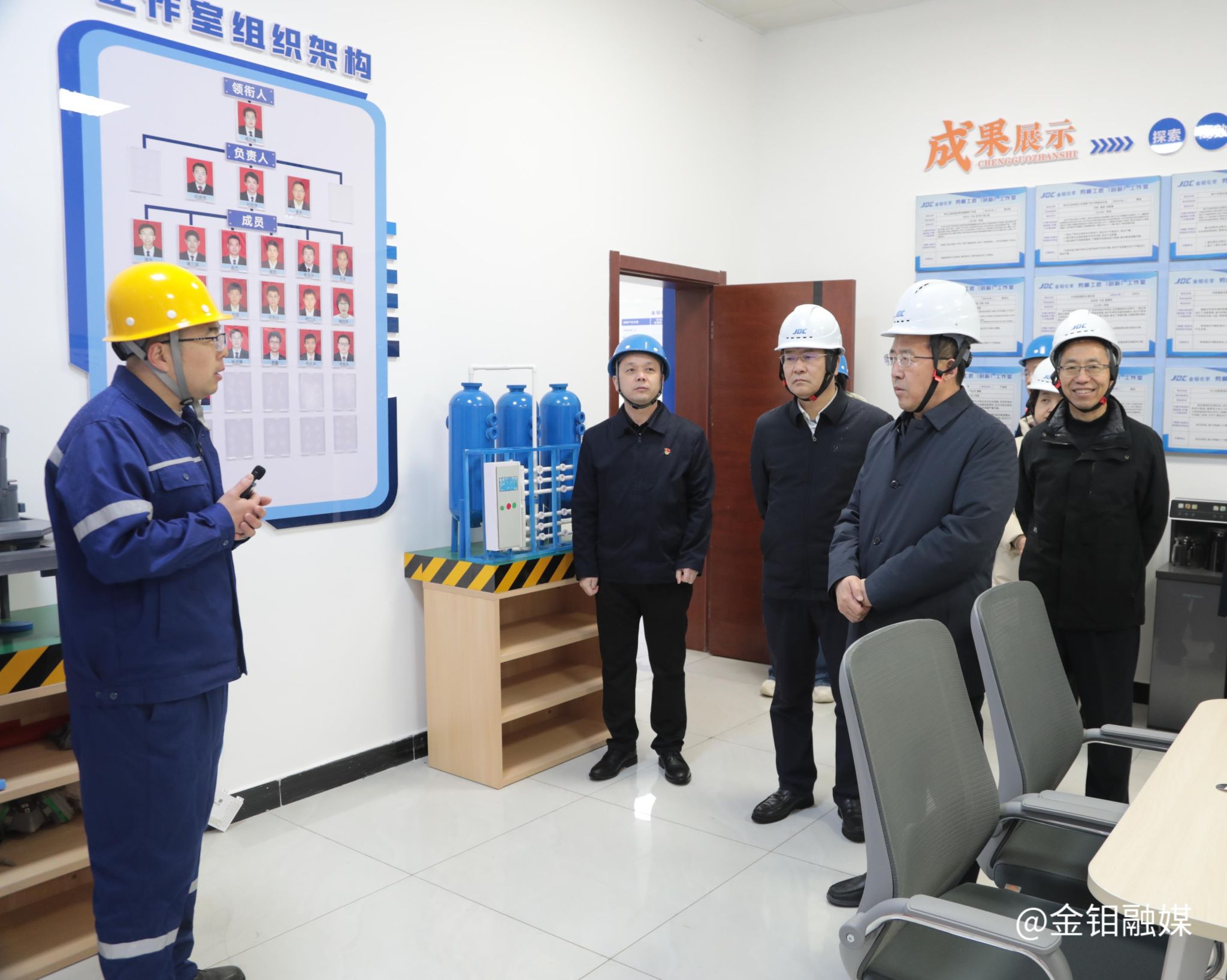 20260130-渭南市人大常委会副主任、市总工会主席薛清军走访慰问金钼集团金钼股份化学分公司 (3).jpg